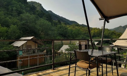 如何使用酒店帳篷打造露營(yíng)風(fēng)咖啡店？