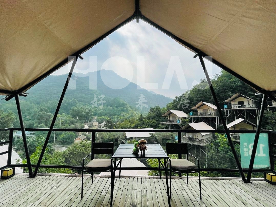 使用酒店帳篷開(kāi)設(shè)露營(yíng)風(fēng)咖啡店